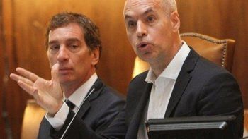 El funcionario que se quedó dormido en medio del discurso de Larreta