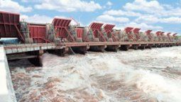 altText(Teléfono para De Vido: Cedió la represa de Yaciretá y tuvieron que abrir las compuertas)}