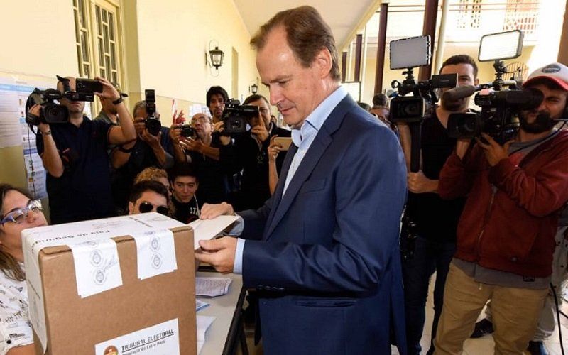 Gustavo Bordet votó esta mañana en Concordia