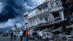 altText(11.000 muertos y 10 metros se desplazó Türkiye hacia Siria)}