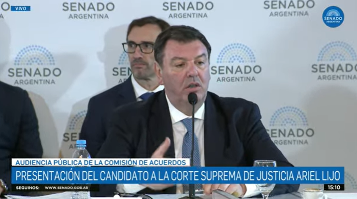 Ariel Lijo en el Senado, solo hay 3 firmas para el dictamen favorable y tanto Macri como CFK toman distancia. Ariel Lijo en el Senado, solo hay 3 firmas para el dictamen favorable y tanto Macri como CFK toman distancia.
