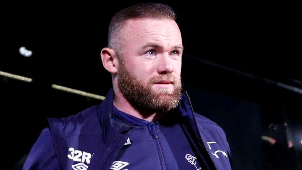 El Derby County, dirigido por Wayne Rooney, sufrió la quita de doce puntos por parte de la EFL de Inglaterra porque el club entr & oacute; en una administración concursal.