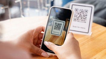 Así operan los estafadores para robar datos en un restaurante a través de un código QR. Así operan los estafadores para robar datos en un restaurante a través de un código QR.