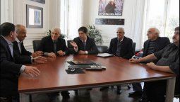 altText('Silencio stampa' en la CGT Balcarce)}