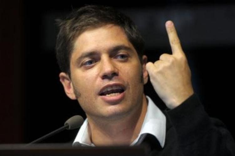 Axel Kicillof le exigió a LAN que pasara de pagar los US$ 2,7 millones por mes que estipulaba el contrato que tiene hasta marzo de 2014 (US$ 32 millones por año), a que pagara US$ 50 millones por año.    LAN le propuso al Gobierno la utilización de su pro