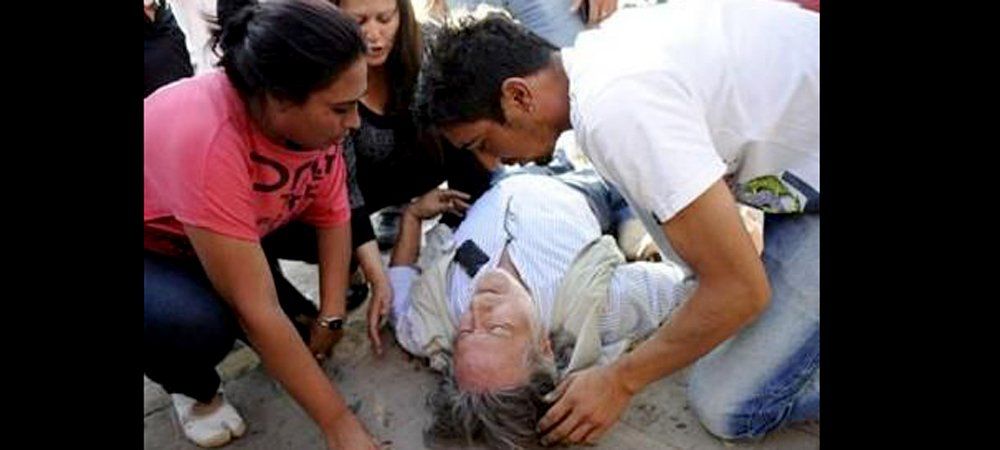 Violencia: La foto es del camarógrafo Luis Martínez, de Canal 5 de Rosario, que cubría saqueos en Villa Gobernador Gálvez, a quien hirieron con un botellazo. (Foto Notiexpress).