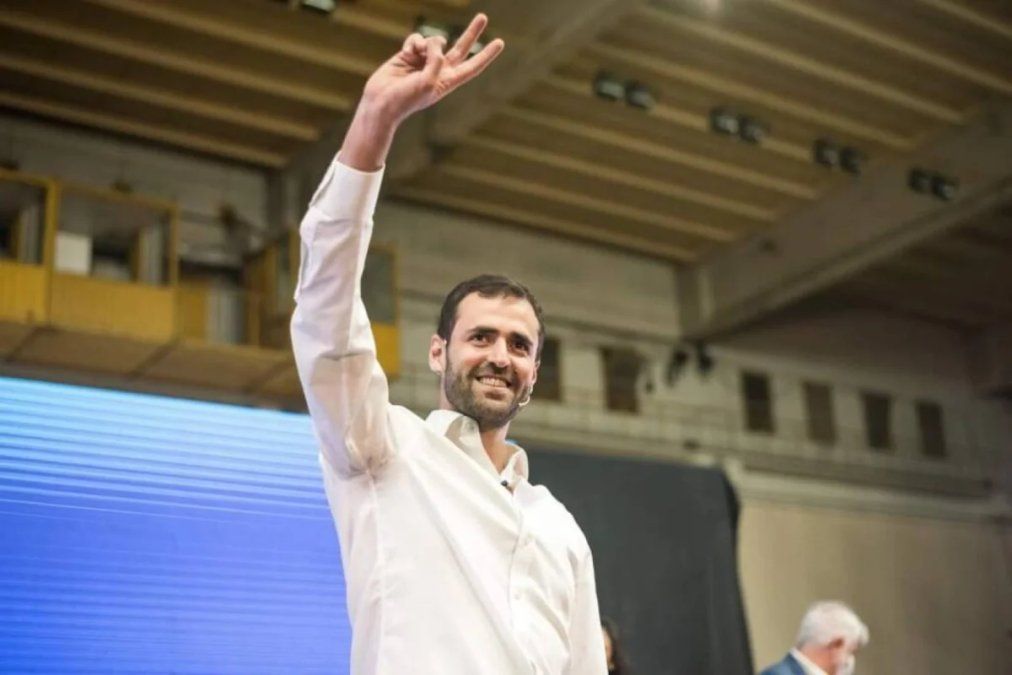 Chats y capturas de pantalla exponen a Emiliano Estrada.&nbsp;