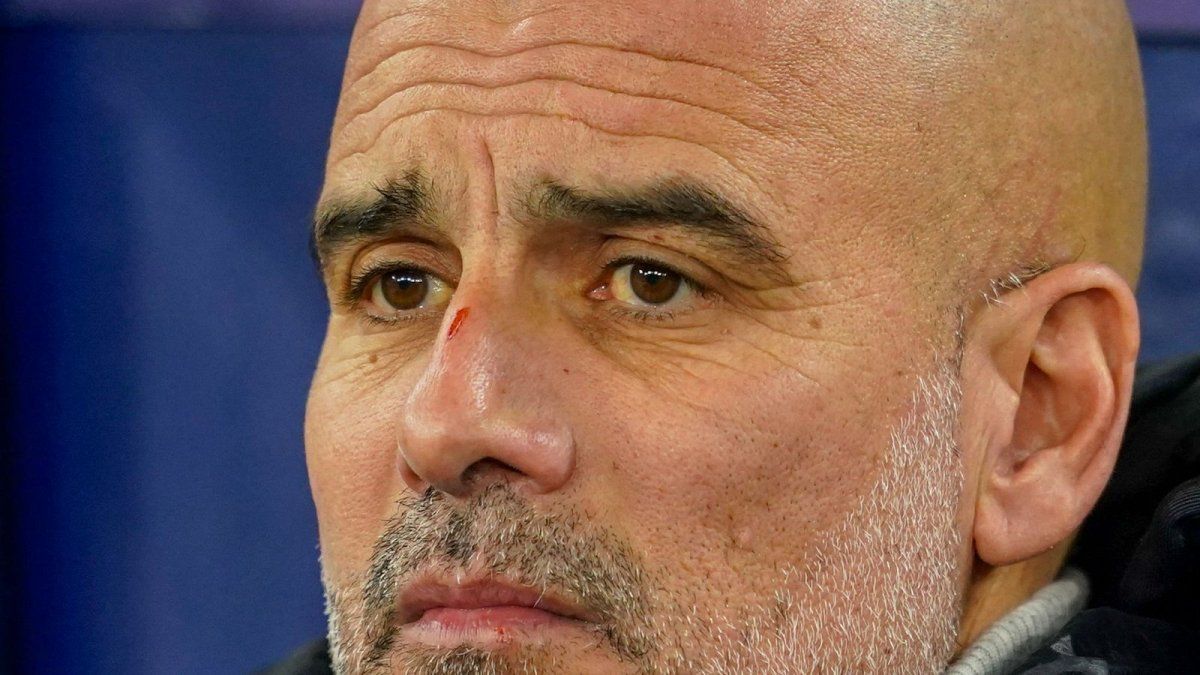 La cara de Josep Guardiola lo dice todo, ya no tiene la seguridad de otras épocas.