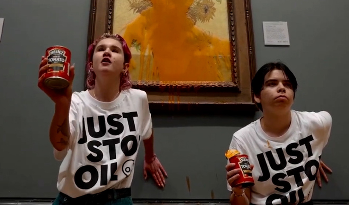 'Los girasoles' de Vincent van Gogh estropeada con salsa de tomate también en una sala de National Gallery de Londres (Reino Unido). 'Los girasoles' de Vincent van Gogh estropeada con salsa de tomate también en una sala de National Gallery de Londres (Reino Unido).