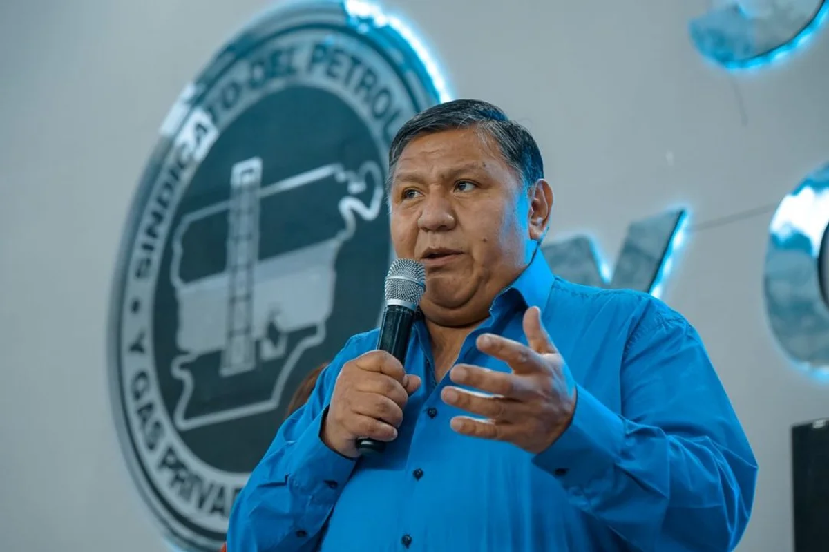Petroleros advierten de un plan de lucha en caso que se restituya Ganancias. Petroleros advierten de un plan de lucha en caso que se restituya Ganancias.