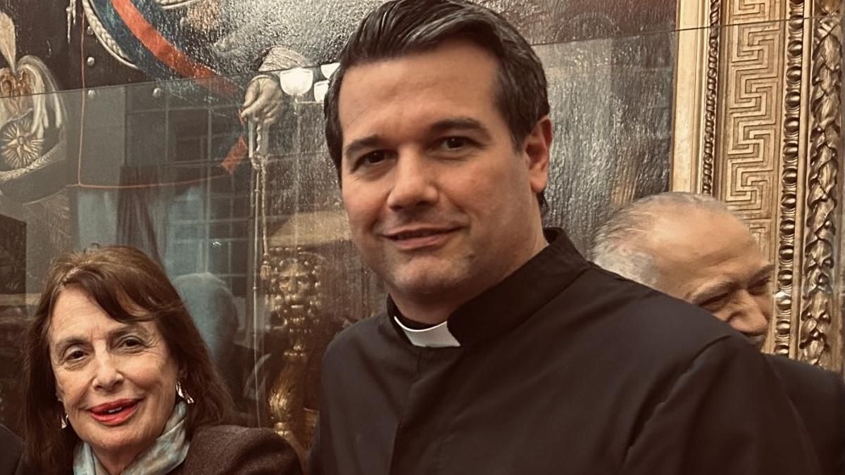 El sacerdote Presbítero Javier Olivera Ravasi, nexo entre libertarios y represores en Ezeiza. El sacerdote Presbítero Javier Olivera Ravasi, nexo entre libertarios y represores en Ezeiza.