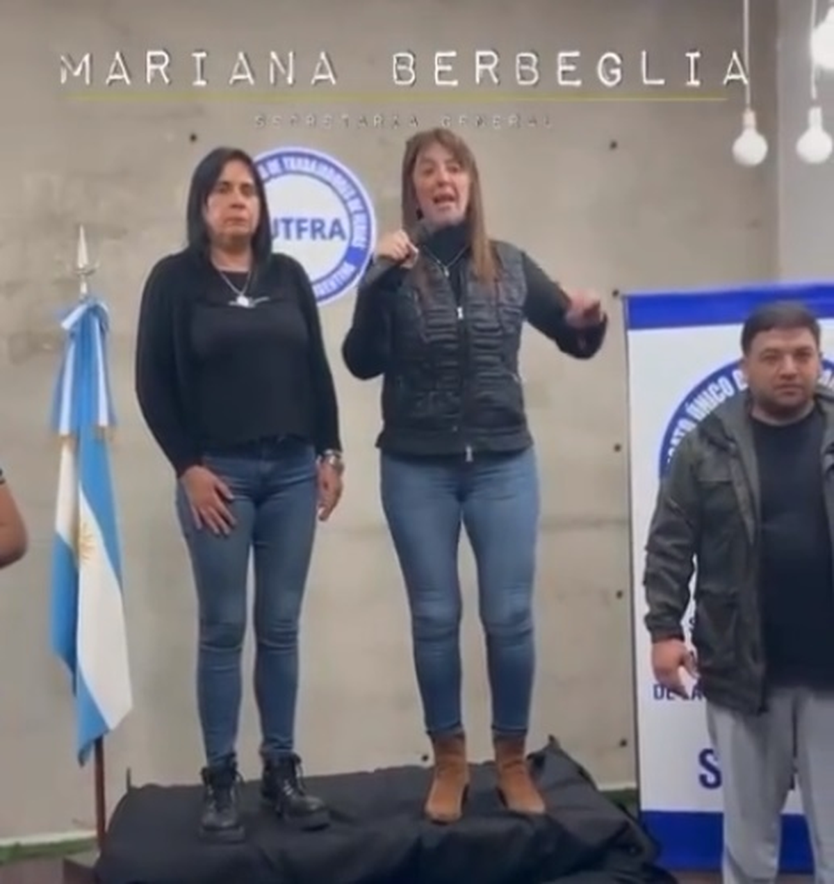 Un colaborador de Enrique 'Coty' Nosiglia habría acercado a Mariana Berbeglia al SUTFRA. Un colaborador de Enrique 'Coty' Nosiglia habría acercado a Mariana Berbeglia al SUTFRA.