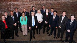 altText(Contundente respaldo: Alberto F. firma un acuerdo con 19 provincias)}