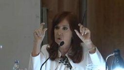 altText(Completa y ordenada por capítulos: CFK difundió su indagatoria (Videos))}