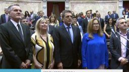 altText(Massa juró junto a su exaliada Graciela Camaño)}