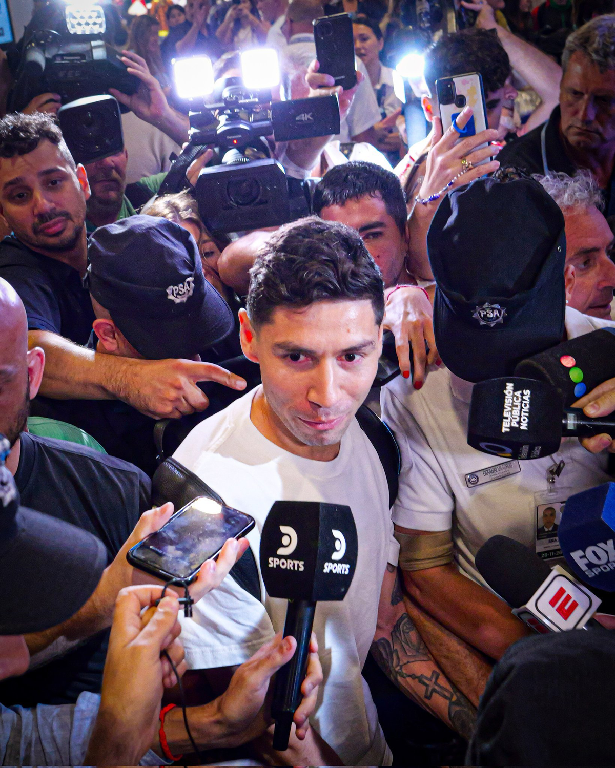 Montiel apenas llegado al país para volver a River. Montiel apenas llegado al país para volver a River.