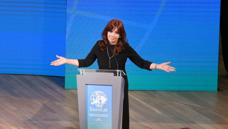 CFK y 120 empresarios, sobreseídos en un tramo de la causa 'Cuadernos'