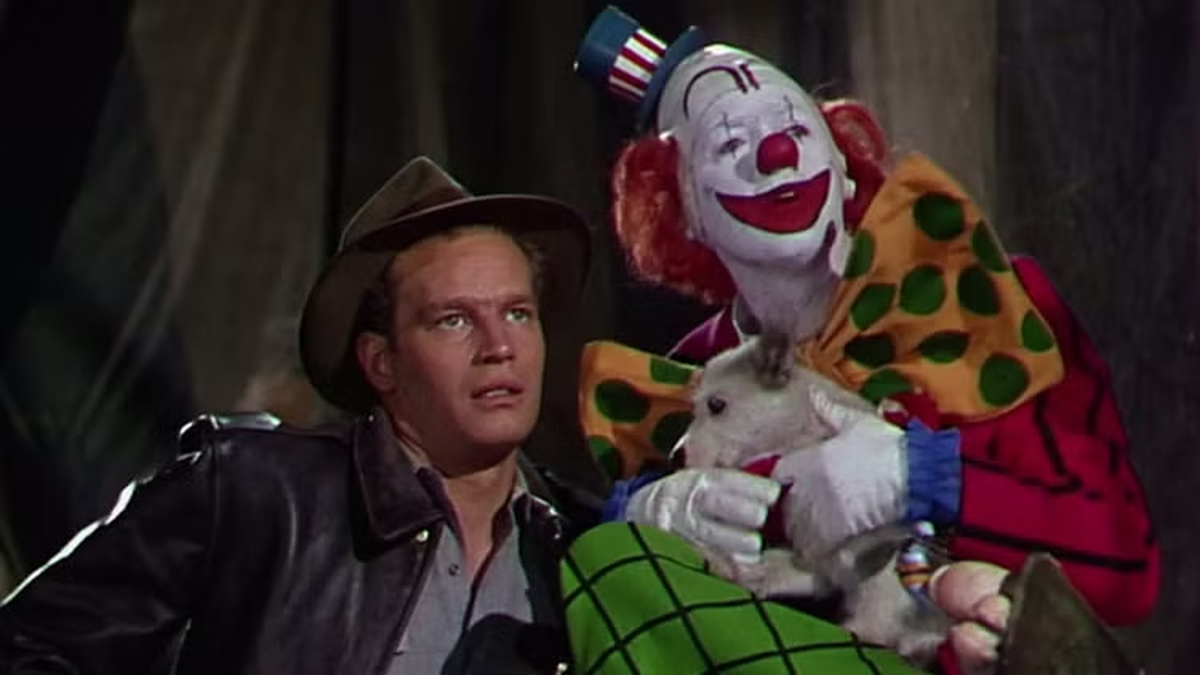 Una película de un circo visualmente impresionante, pero con una trama absurda y personajes mal desarrollados. A pesar de su guion tan flojo, Una película de un circo visualmente impresionante, pero con una trama absurda y personajes mal desarrollados. A pesar de su guion tan flojo,