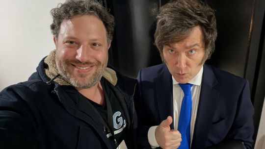 Santiago Oría crece en poder y quedó al frente de las redes de Javier Milei. Pero en menos de 48 horas, el cineasta se enterró solo haciendo el ridículo en X. Foto: Instagram
