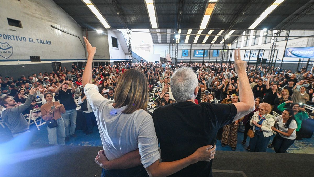El intendente de Tigre, Julio Zamora, encabezó un acto por el Día del Trabajador y se metió en la interna del PJ, pidió: “Que vote y elija a sus dirigentes”. El intendente de Tigre, Julio Zamora, encabezó un acto por el Día del Trabajador y se metió en la interna del PJ, pidió: “Que vote y elija a sus dirigentes”.
