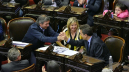 altText(Alberto convocó a extraordinarias para tratar su Ley ómnibus de Solidaridad y Reactivación)}