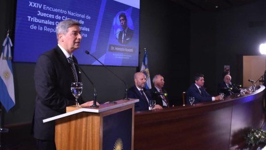 Horacio Rosatti, presidente de la Corte Suprema, con jueces de tribunales orales en San Juan