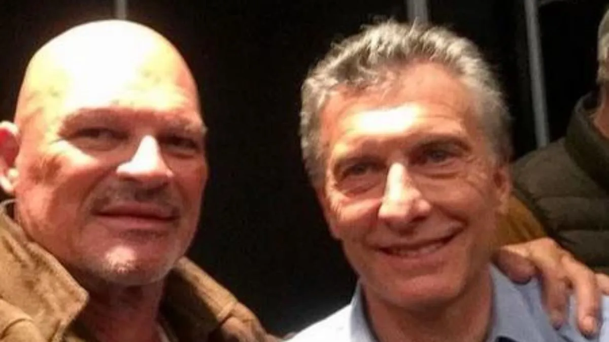 Alfa junto a Mauricio Macri. 