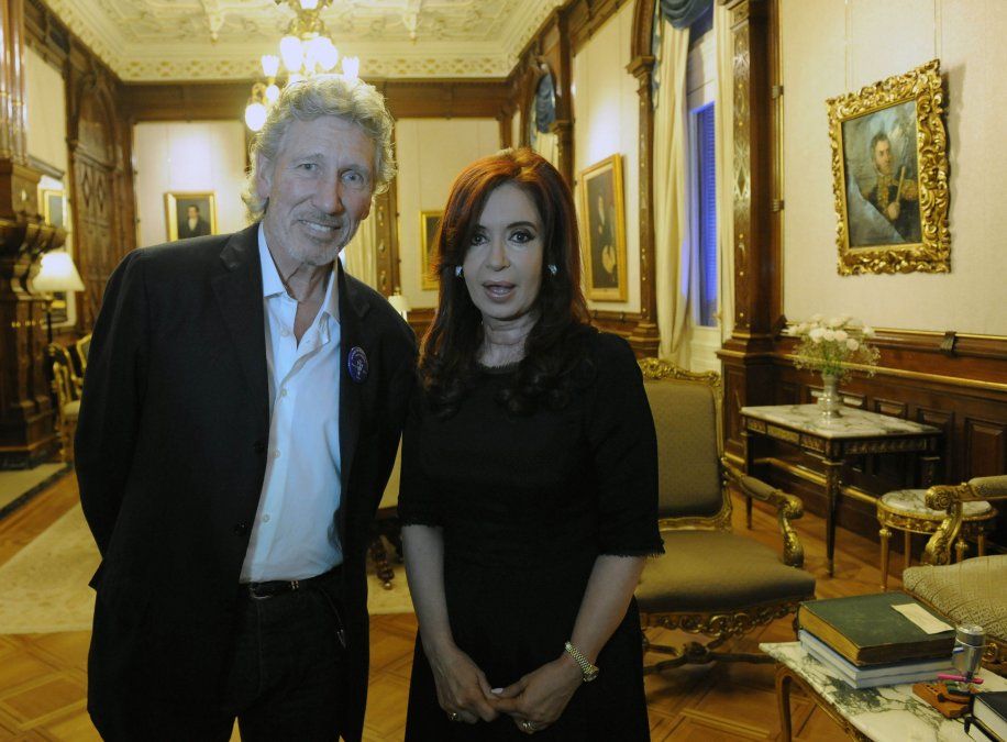 Cristina Fernández de Kirchner recibió al músico inglés Roger Waters. Foto: Presidencia/Télam (06/03/2012).