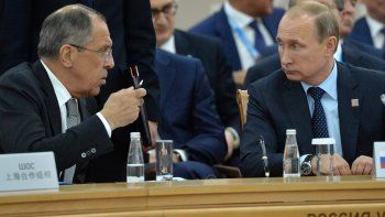 Vladimir Putin y Sergei Lavrov, 2 notables jugadores de naipes. Vladimir Putin y Sergei Lavrov, 2 notables jugadores de naipes.