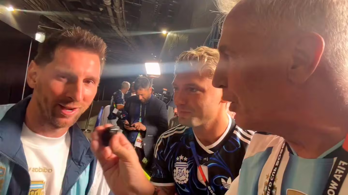Marley consiguió entrevistar a Lionel Messi tras el triunfo argentino frente a Austria, pero una falla en el micrófono arruinó el audio. Foto: X Marley consiguió entrevistar a Lionel Messi tras el triunfo argentino frente a Austria, pero una falla en el micrófono arruinó el audio. Foto: X