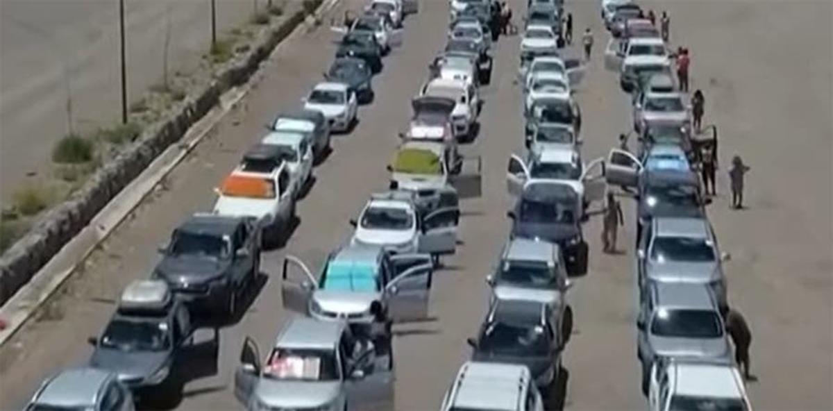 Autos detenidos y puertas abiertas: casi imposible llegar a Chile Autos detenidos y puertas abiertas: casi imposible llegar a Chile