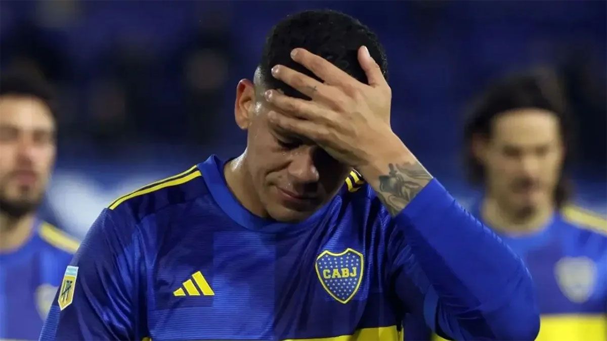 Boca minimizó, hasta el momento, el nuevo escándalo en el que estuvo involucrado el defensor Marcos Rojo y crece la bronca de los hinchas xeneizes. Boca minimizó, hasta el momento, el nuevo escándalo en el que estuvo involucrado el defensor Marcos Rojo y crece la bronca de los hinchas xeneizes.