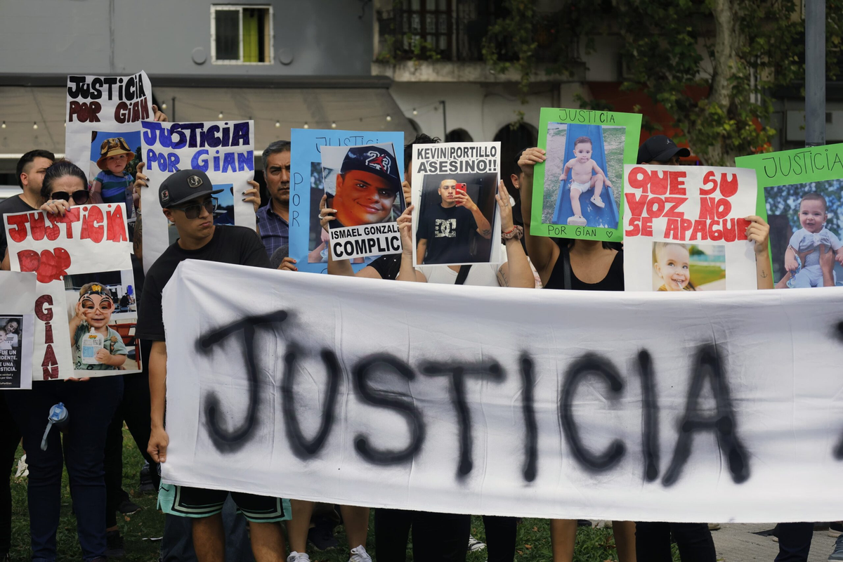 Según la investigación fiscal, Alan Vallejos y su hermano, Alejandro, se presentaron el jueves pasado en una barbería con la intención de agredir a un cliente habitual del local, identificado como Ismael. Según la investigación fiscal, Alan Vallejos y su hermano, Alejandro, se presentaron el jueves pasado en una barbería con la intención de agredir a un cliente habitual del local, identificado como Ismael.