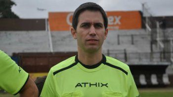 Martín Bustos, el exárbitro acusado de cometer grooming contra jugadores de las inferiores de Newell´s Old Boys de Rosario. Martín Bustos, el exárbitro acusado de cometer grooming contra jugadores de las inferiores de Newell´s Old Boys de Rosario.