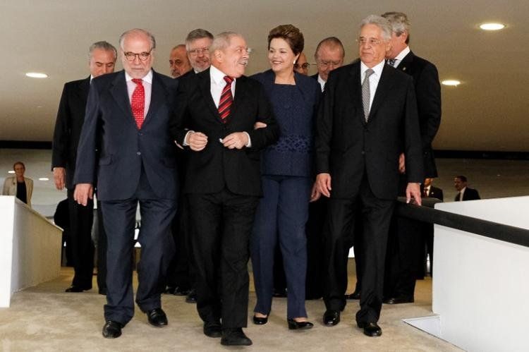 Dilma Rousseff con expresidentes de Brasil, un gesto que Cristina Fernández no quiso tener en la Argentina.