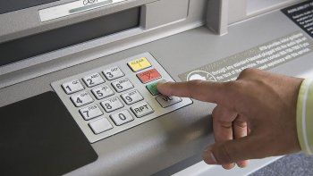 Cómo los tickets de los cajeros automáticos pueden poner en riesgo tus datos. Cómo los tickets de los cajeros automáticos pueden poner en riesgo tus datos.