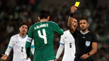 Elcapitán de México, Edson Álvarez, pronunció una fuerte chicana en sus redessociales contra los hinchas de Uruguay tras el empate 0-0 en un partidoamistoso. Elcapitán de México, Edson Álvarez, pronunció una fuerte chicana en sus redessociales contra los hinchas de Uruguay tras el empate 0-0 en un partidoamistoso.