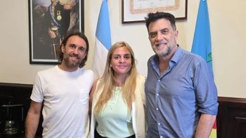 Oscar Ahumada (ex River) junto a Gonzalo Cabezas, vicepresidente del Senado de PBA, y Daiana Hergert, coordinadora del espacio Oscar Ahumada (ex River) junto a Gonzalo Cabezas, vicepresidente del Senado de PBA, y Daiana Hergert, coordinadora del espacio