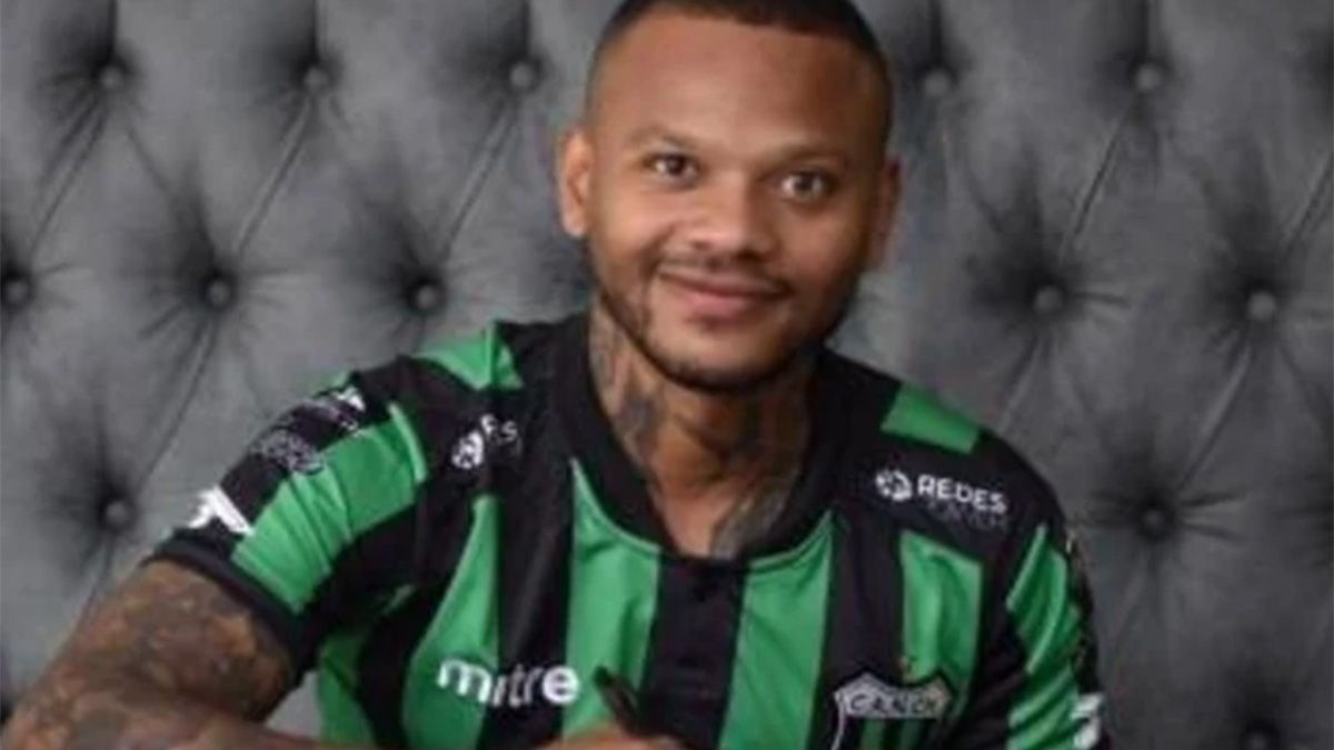 Imagen del colombiano Andrés “Manga” Escobar que se transformó en el nuevo refuerzo de Nueva Chicago para afrontar la temporada 2024 de la Primera Nacional.