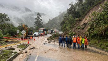 Ecuador: Ríos desbordados y ruta cerrada por derrumbes