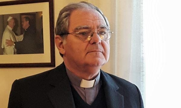 Monseño Ojea, una mano derecha de Francisco que dirige el episcopado local.