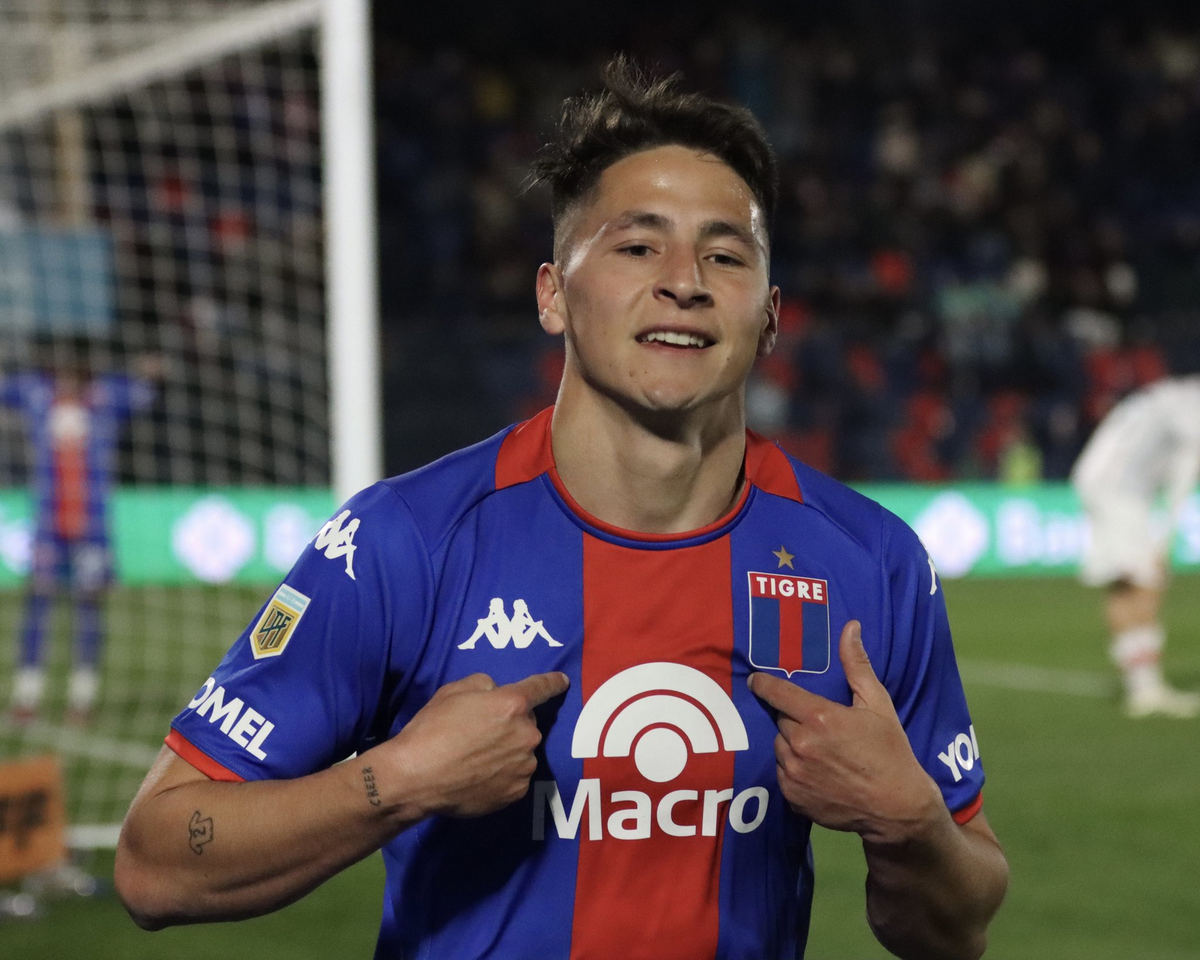 Florián Monzón se despachó con un hat-trick ante Unión Florián Monzón se despachó con un hat-trick ante Unión
