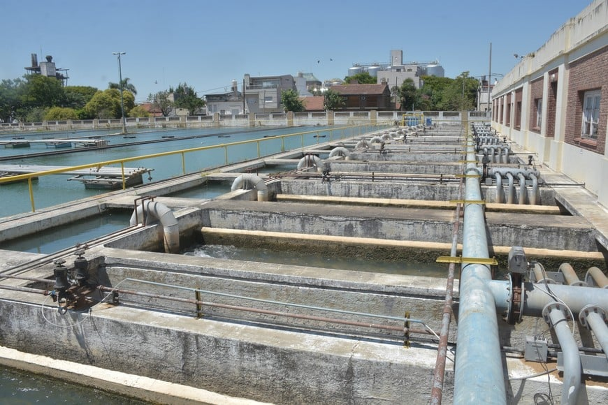 Aguas Santafesinas S. A. cuenta con 1.421 trabajadores y depende del Gobierno de Santa Fe para funcionar. Aguas Santafesinas S. A. cuenta con 1.421 trabajadores y depende del Gobierno de Santa Fe para funcionar.