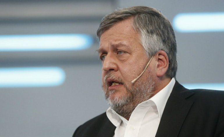 El fiscal Carlos Stornelli pidió procesar a funcionarios del Gobierno por no impulsar una apelación a tiempo en el fallo que ordenó la cesión de tierras del Ejército a los mapuches.