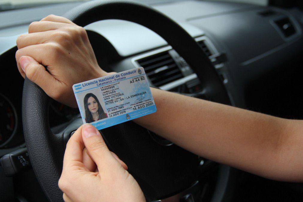 Detectan nueva estafa con carnets de conducir.