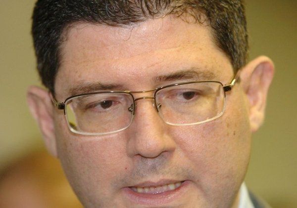 Levy fue secretario del Tesoro Nacional de Brasil durante el 1er. mandato del predecesor de Luiz Inácio Lula da Silva (2003-2010), a las órdenes de quien fue el 1er. ministro de Hacienda de Lula, Antonio Palocci (hoy también vinculado a Bradesco).