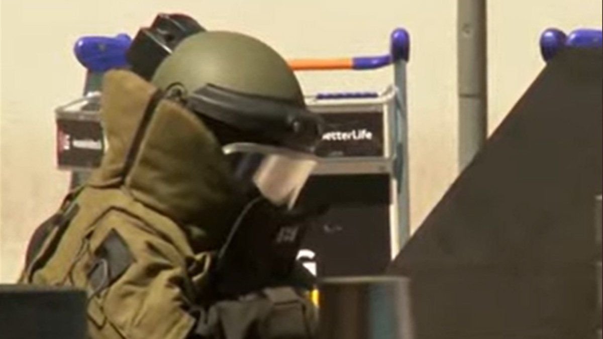 Agentes de seguridad en el Aeropuerto Internacional Ezeiza Agentes de seguridad en el Aeropuerto Internacional Ezeiza