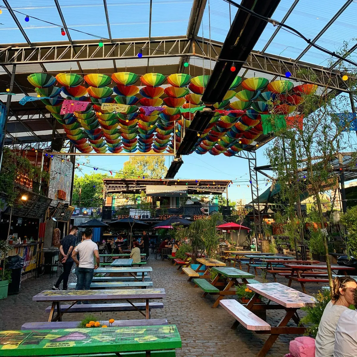 Dentro del Patio hay un vivero donde se pueden comprar plantas y flores. Foto: Patio de Los Lecheros