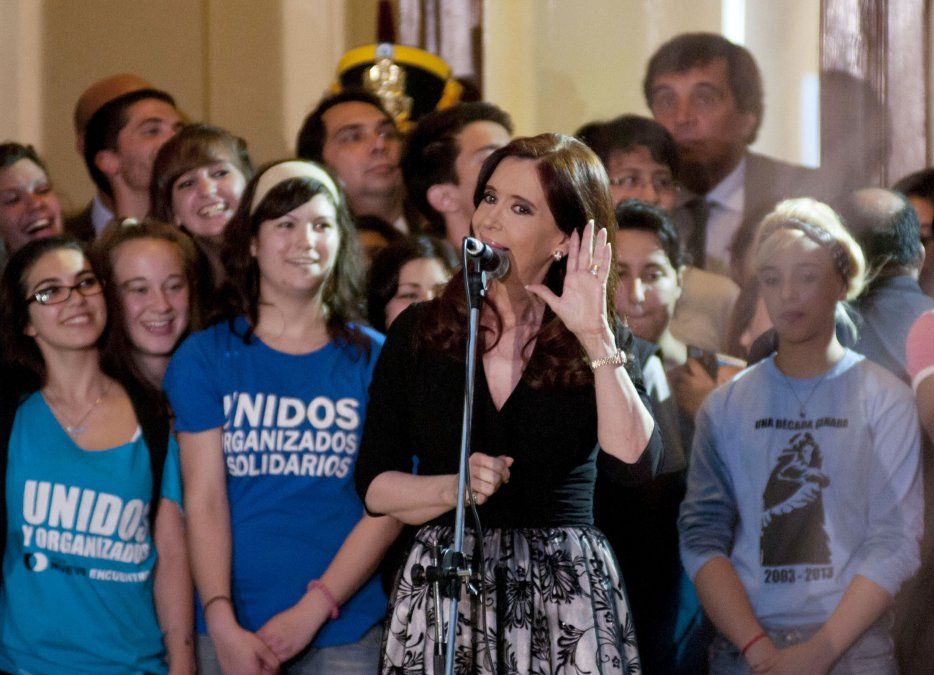 Cristina dijo dijo que al hablar de soberanía nacional se había olvidado de Aerolíneas Argentinas.  La recibimos endeudado, destrozada, y hoy nuestra propia competencia nos felicita por su funcionamiento. Te quiero felicitar Mariano (Recalde) porque es u