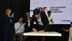 El gobernador presentó, junto a Javkin, los resultados de la Intervención Barrial Focalizada en los barrios Stella Maris y La Bombacha de Rosario, donde se redujo en un 81% violencia altamente lesiva.&nbsp;